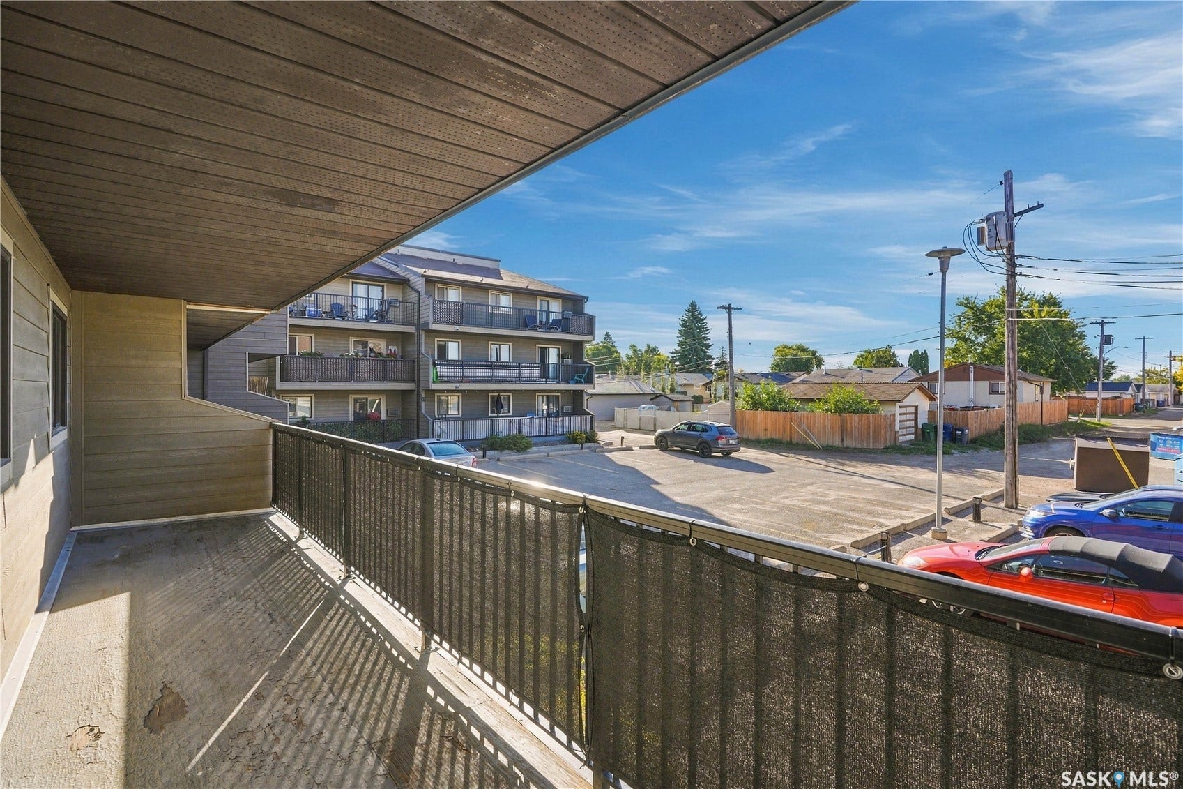 Private balcony featuring a metal railing and concrete flooring