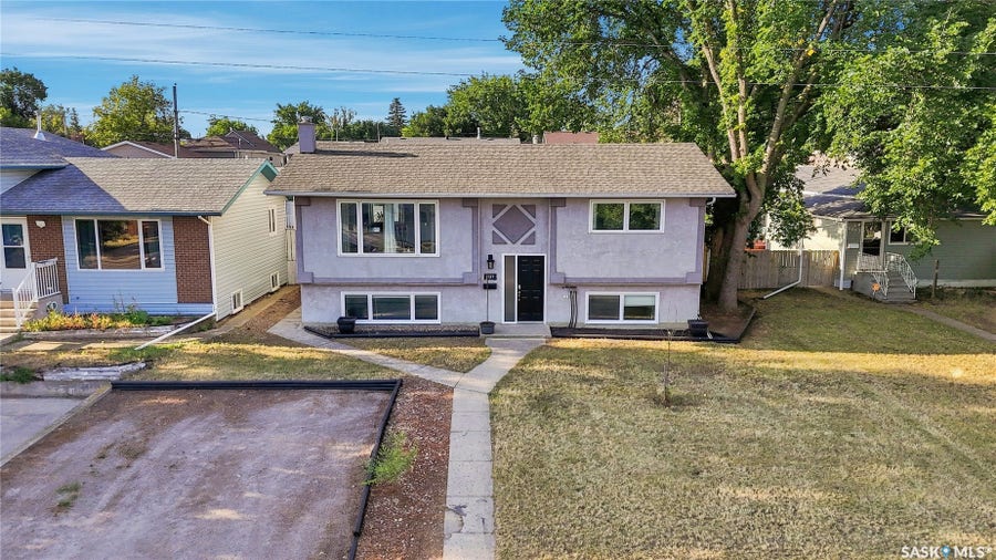 Property photo for 1109 Lillooet Street W, Moose Jaw SK