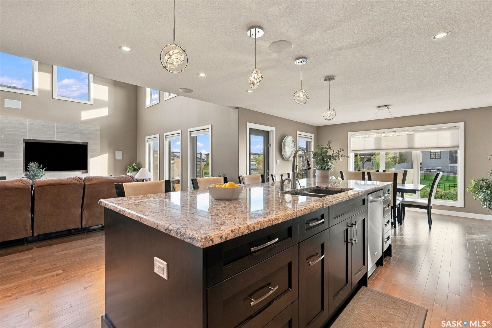 4414 Sandpiper Crescent E, Regina SK S4V 1N3 4414 Sandpiper Crescent E, Regina SK S4V 1N3