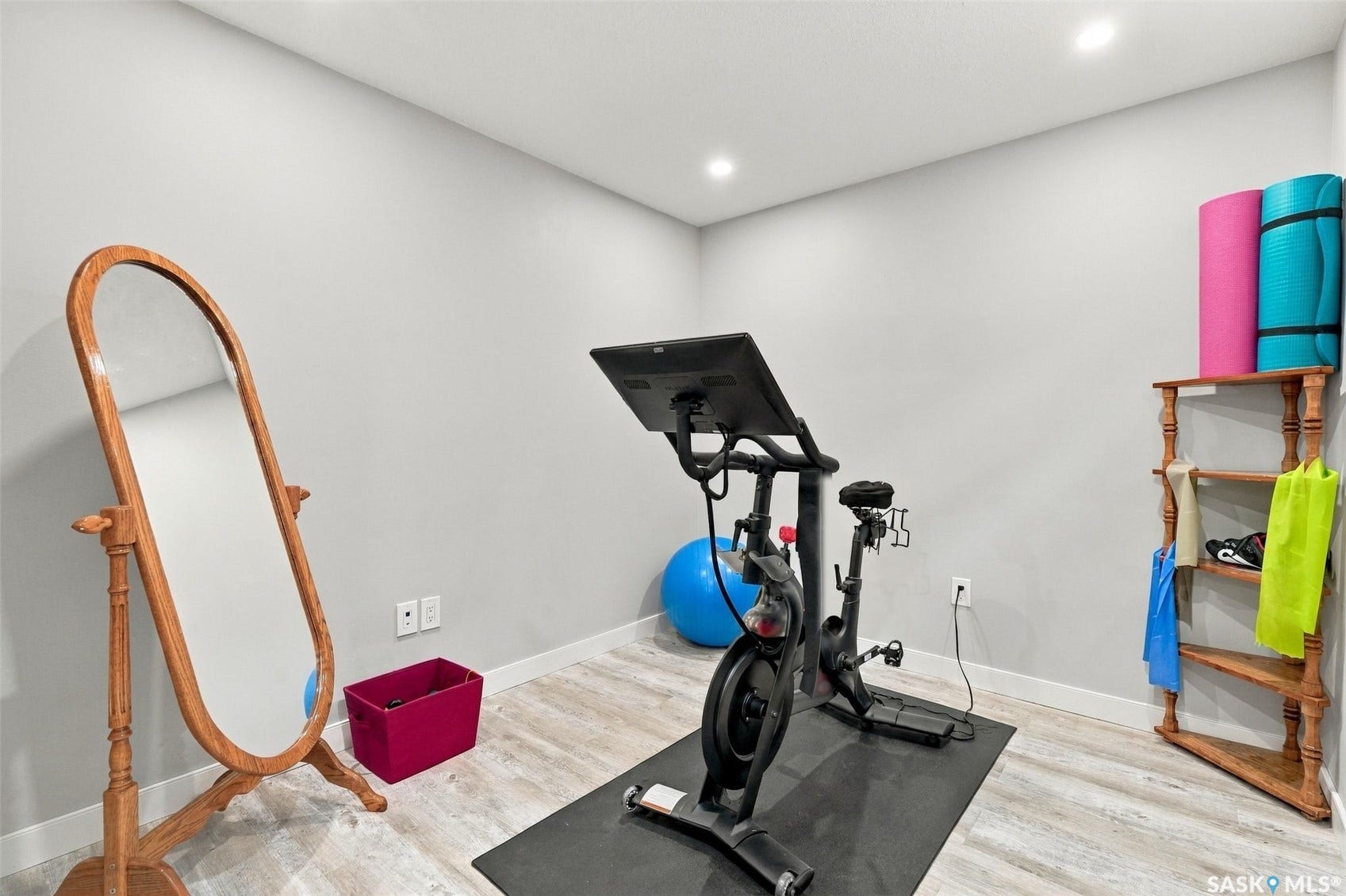 4414 Sandpiper Crescent E, Regina SK S4V 1N3 4414 Sandpiper Crescent E, Regina SK S4V 1N3