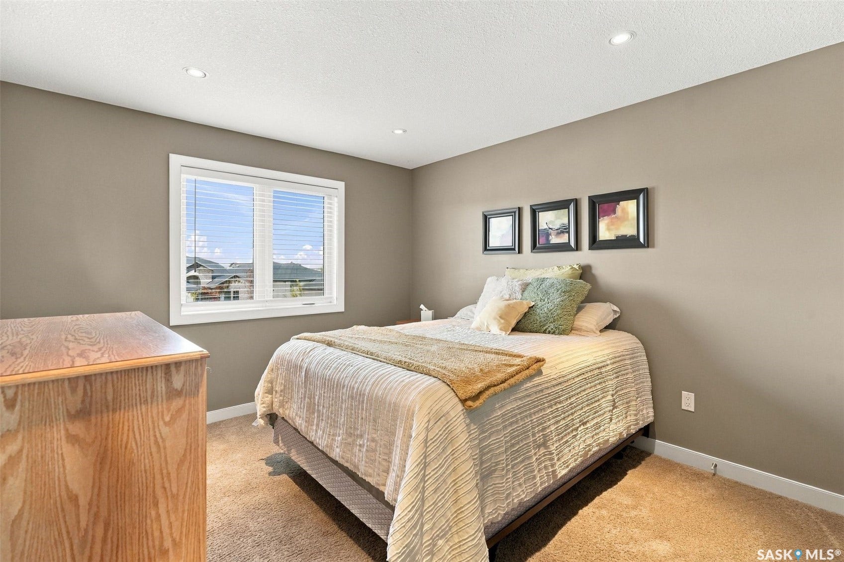 4414 Sandpiper Crescent E, Regina SK S4V 1N3 4414 Sandpiper Crescent E, Regina SK S4V 1N3