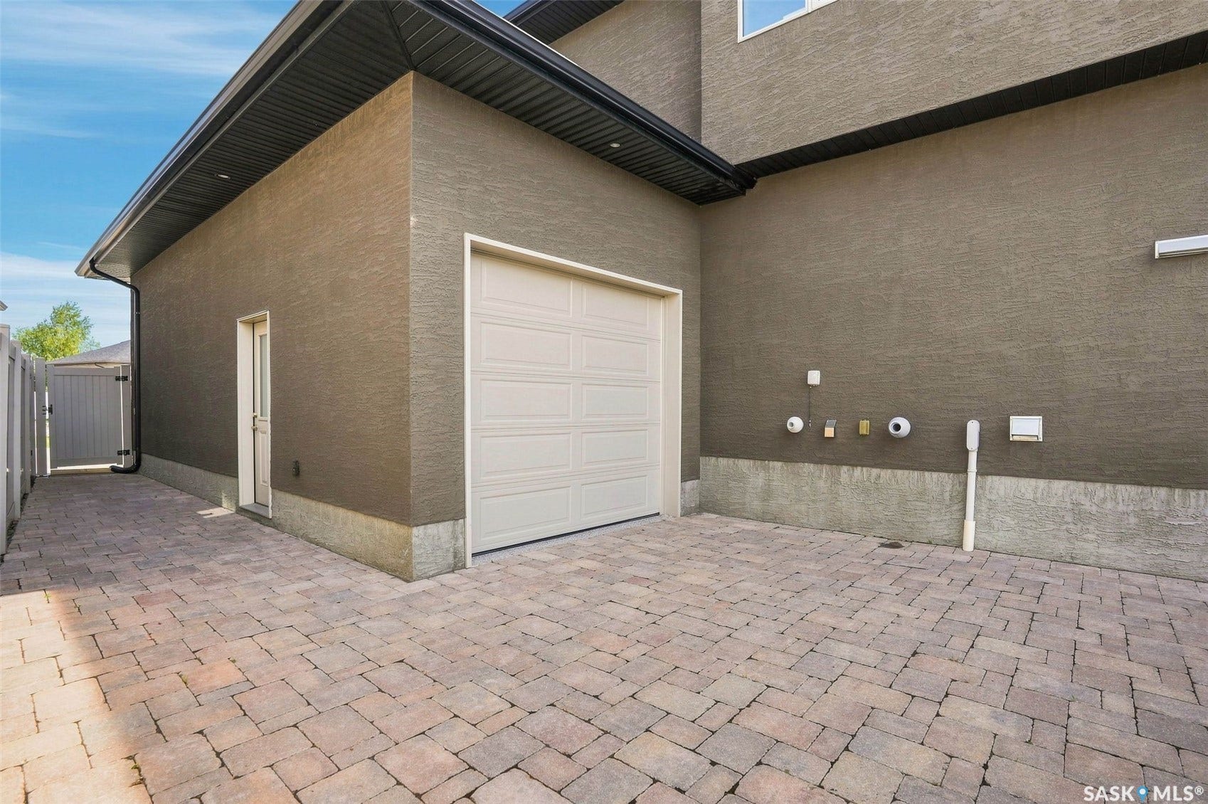 4414 Sandpiper Crescent E, Regina SK S4V 1N3 4414 Sandpiper Crescent E, Regina SK S4V 1N3