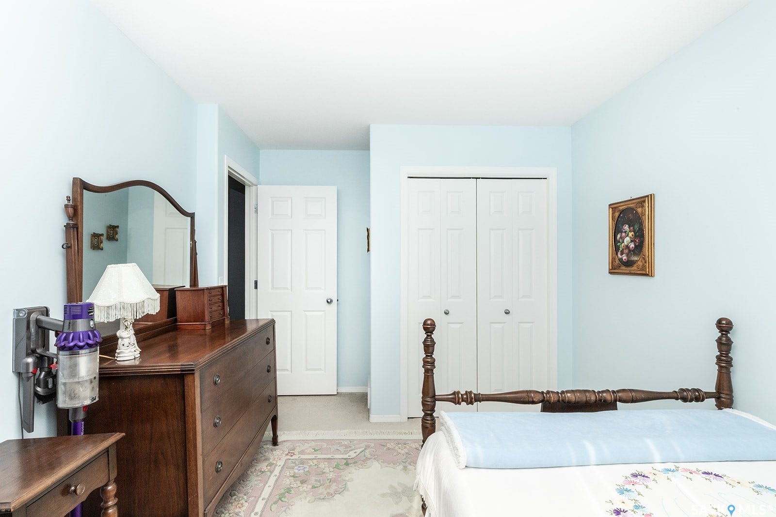 2nd floor bedroom, carpet flooring