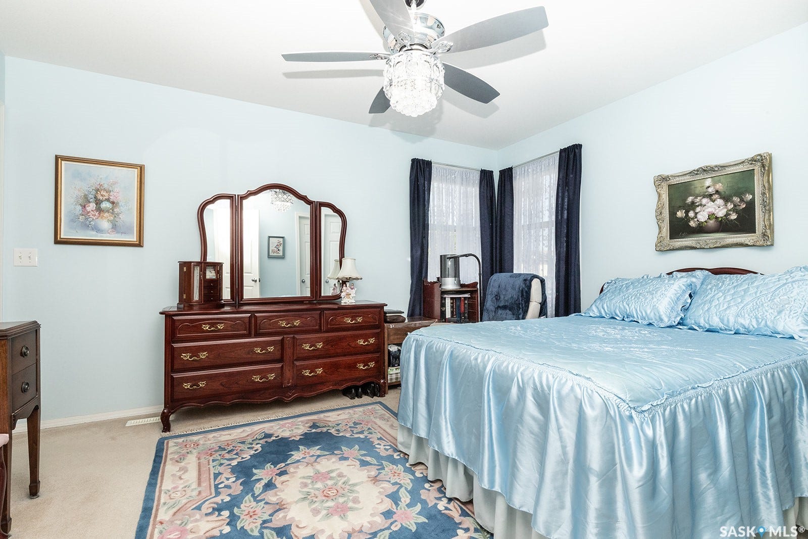 Featuring ceiling fan and carpet flooring