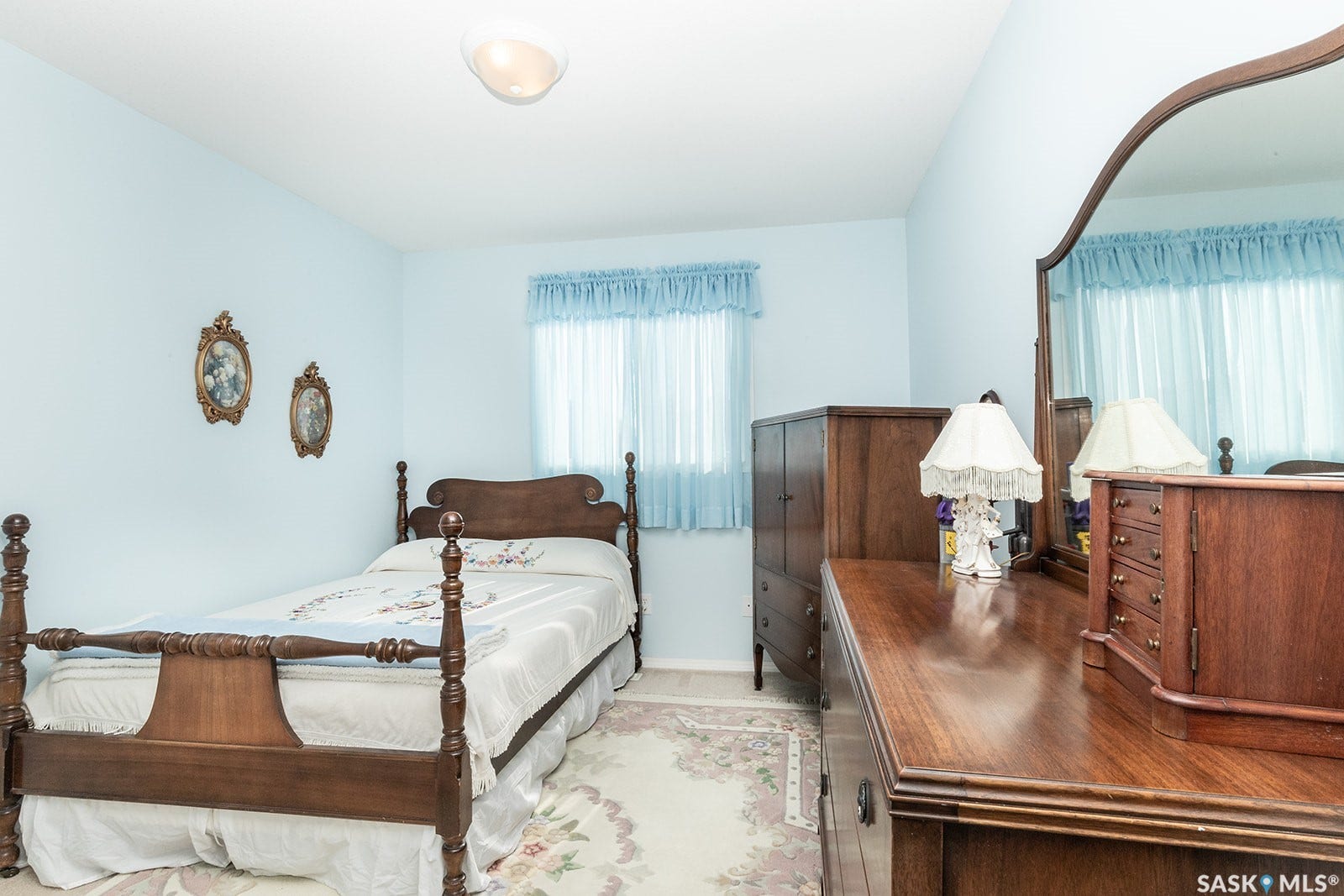 2nd floor bedroom, carpet flooring