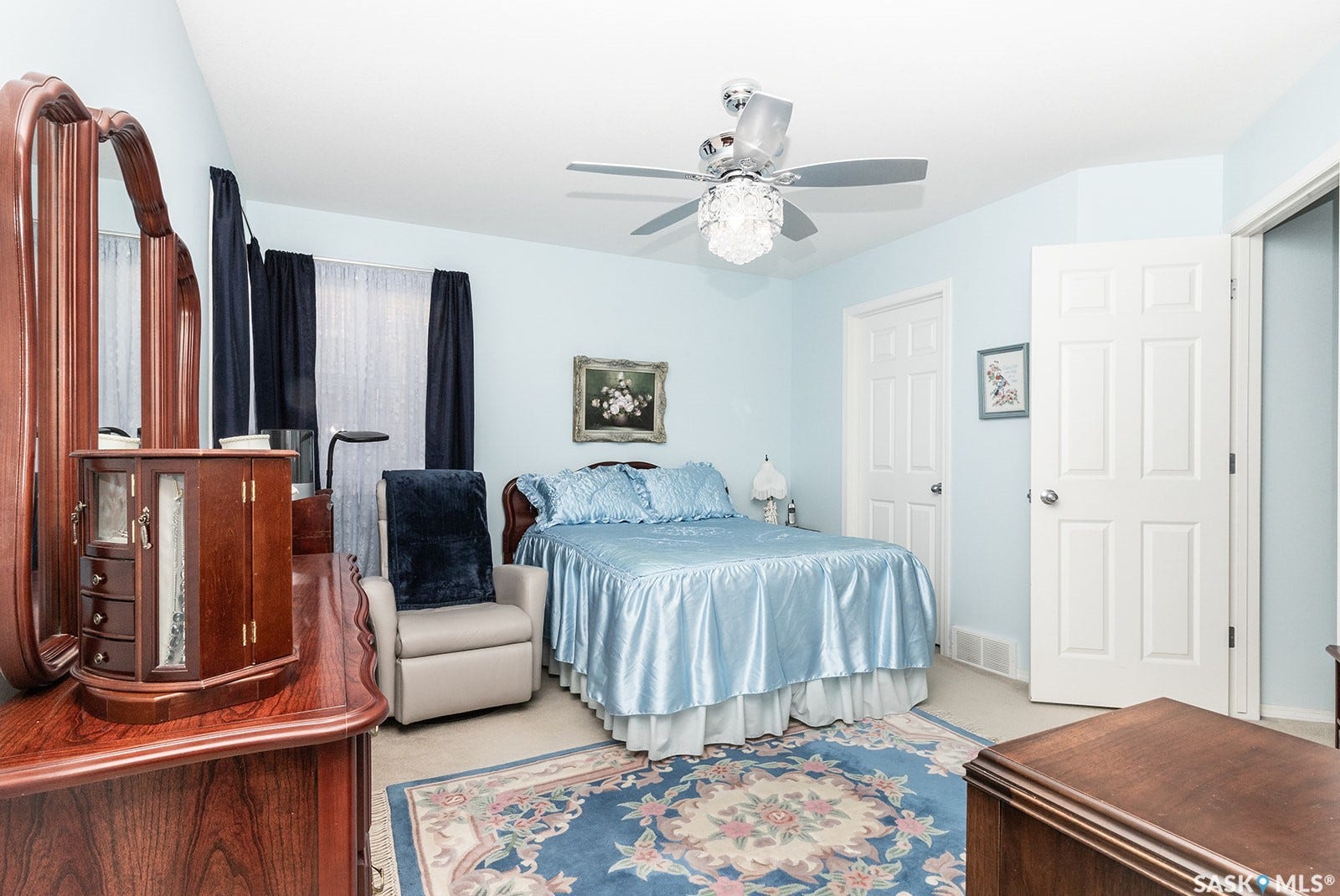 Featuring ceiling fan and carpet flooring