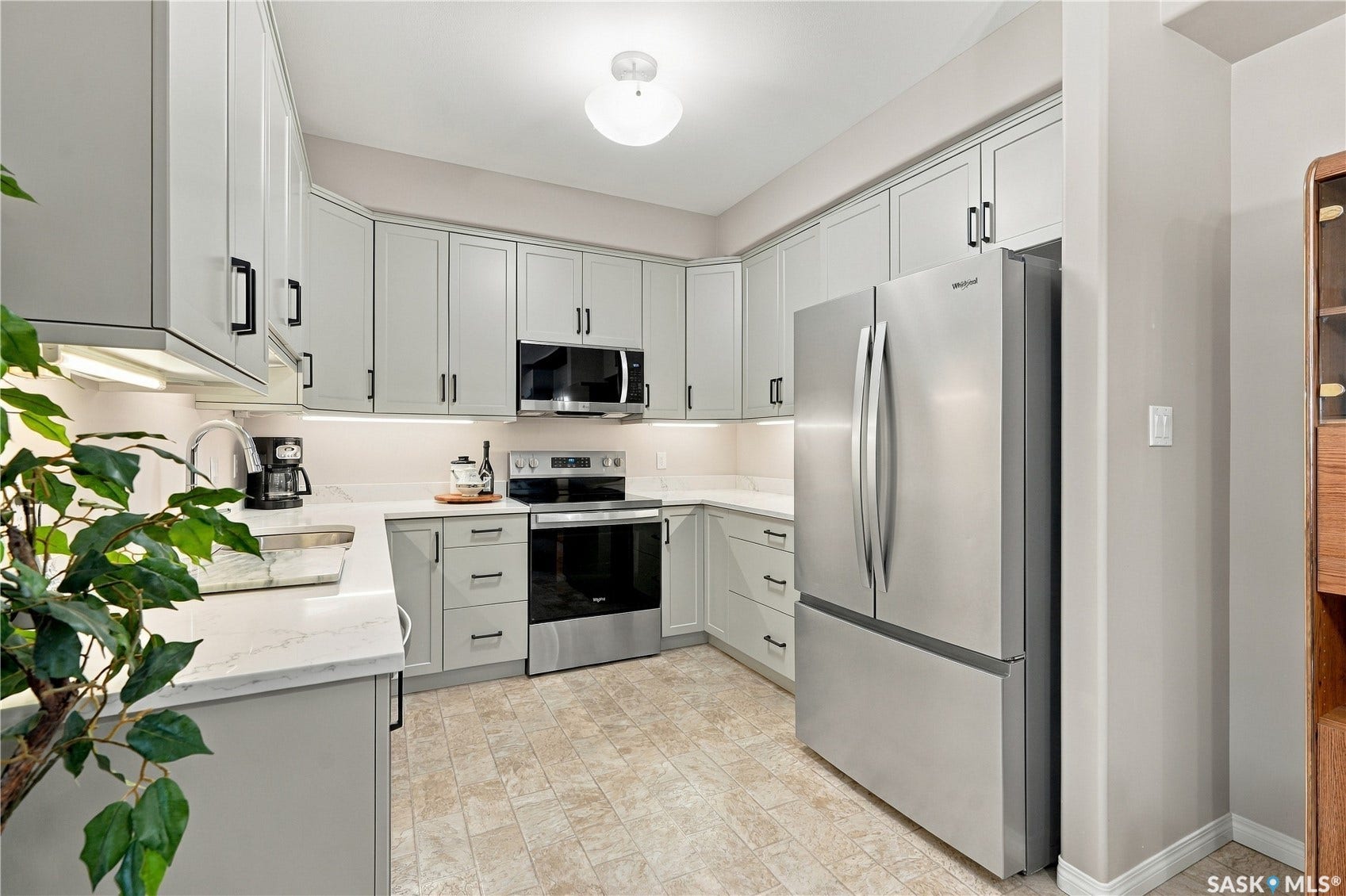 Kitchen featuring light gray cabinetry, stainless steel appliances, white countertops, a single basin sink, and recessed lighting