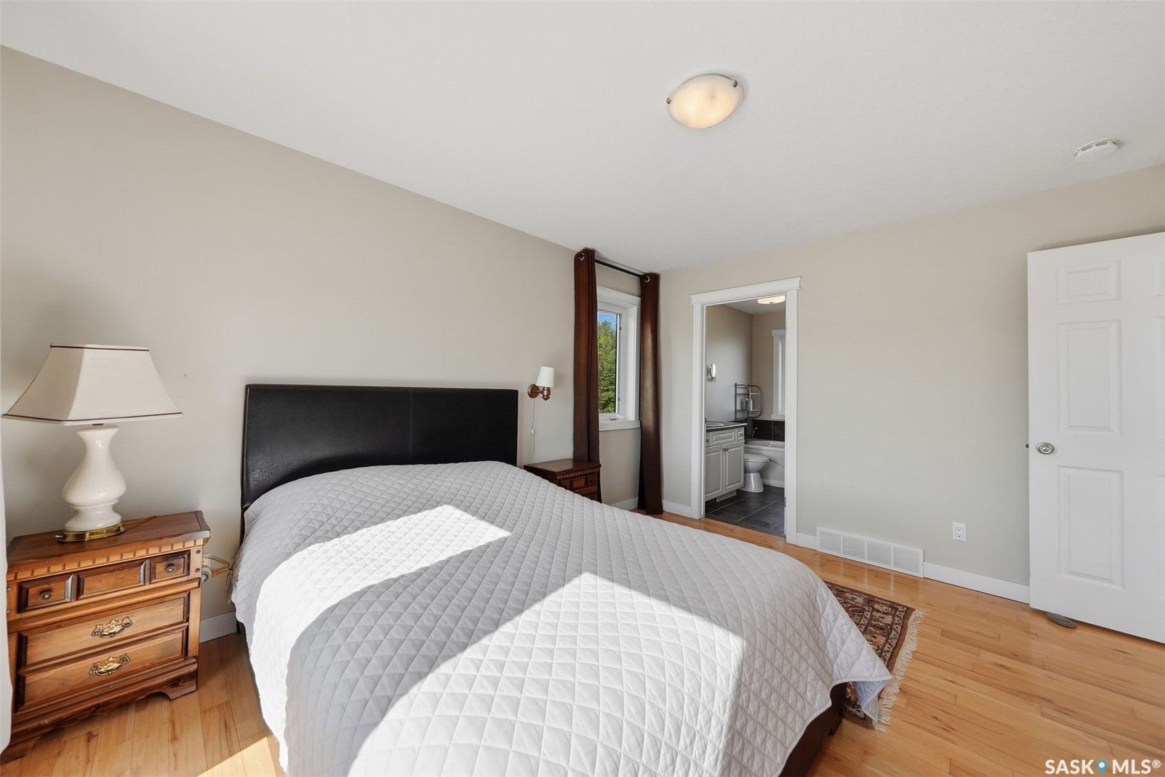 Wood-finish flooring with light neutral wall paint