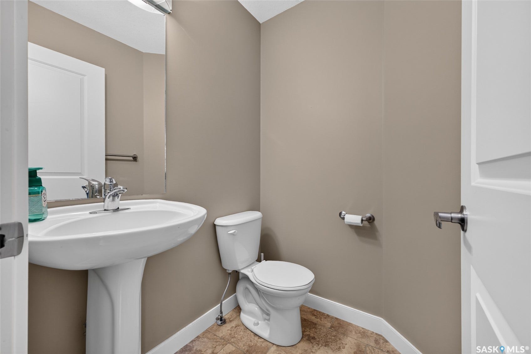 215 Hampton Green, #16, Saskatoon SK S7R 0G7