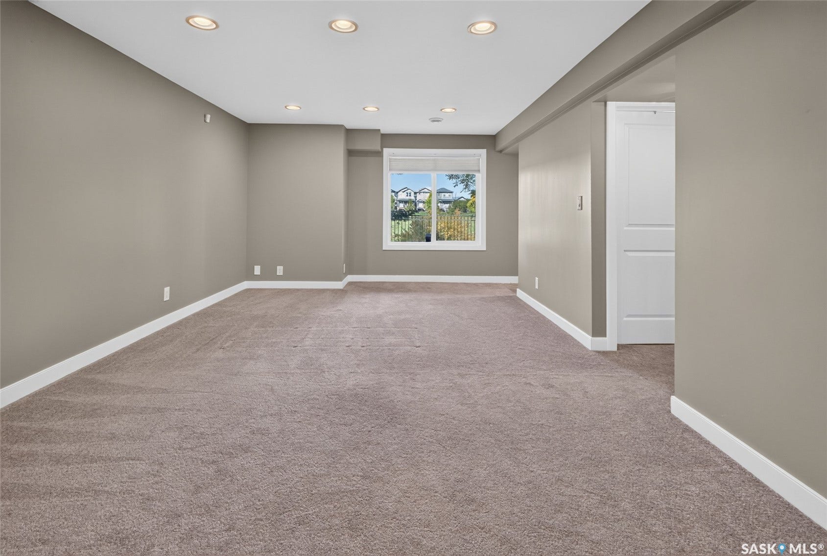 215 Hampton Green, #16, Saskatoon SK S7R 0G7