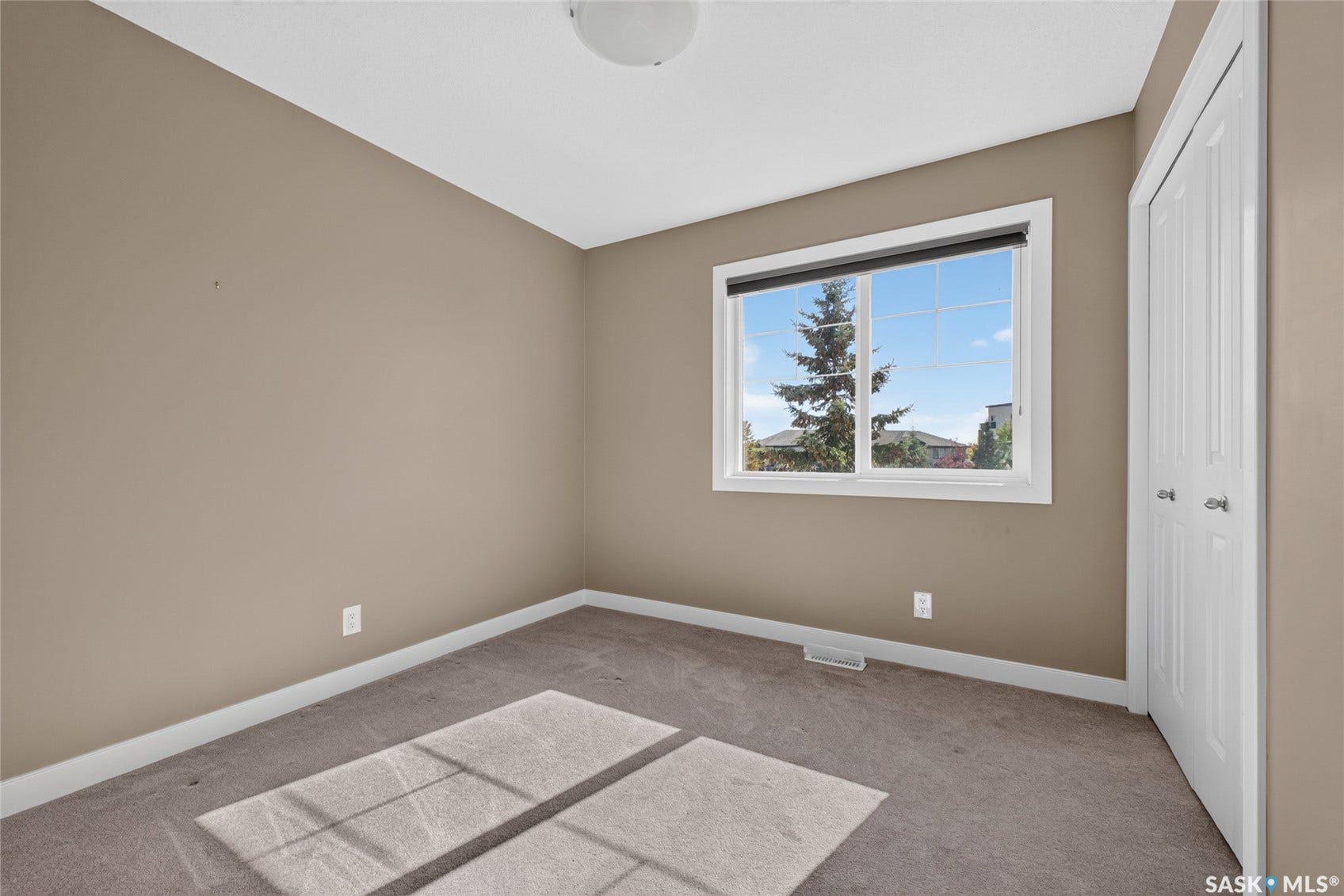 215 Hampton Green, #16, Saskatoon SK S7R 0G7