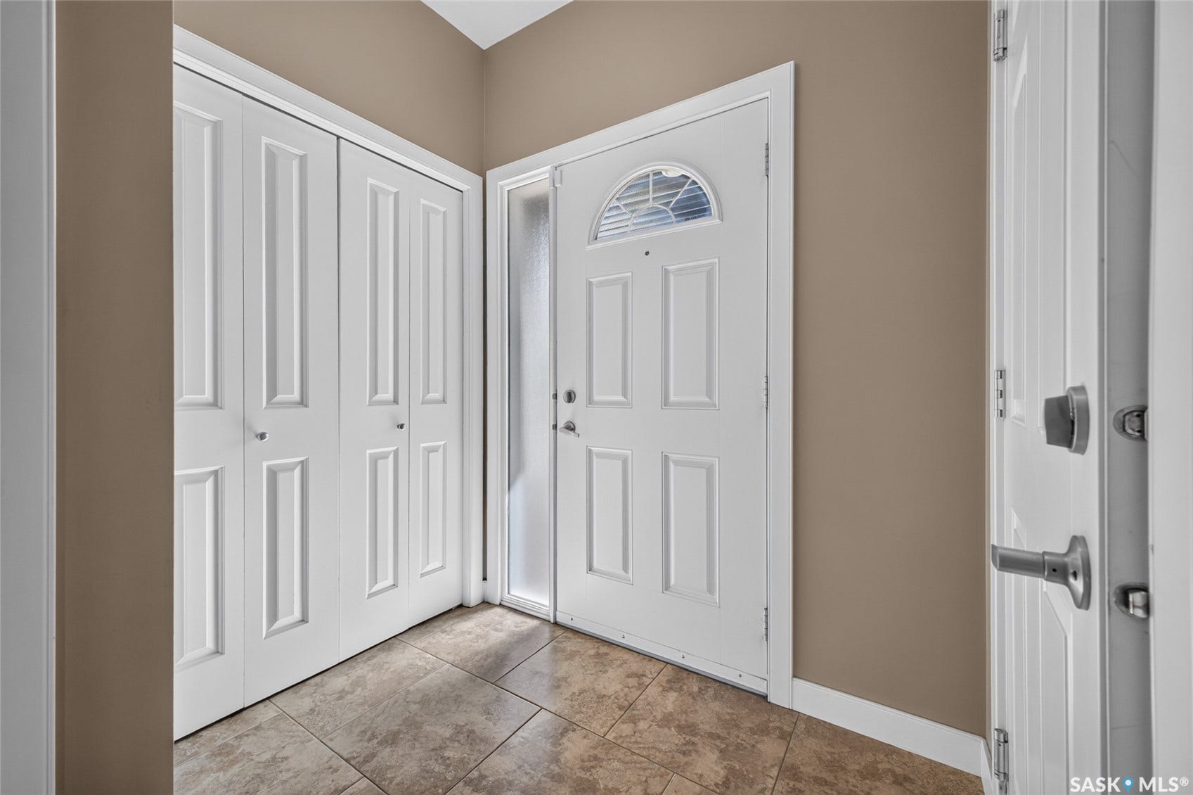 215 Hampton Green, #16, Saskatoon SK S7R 0G7