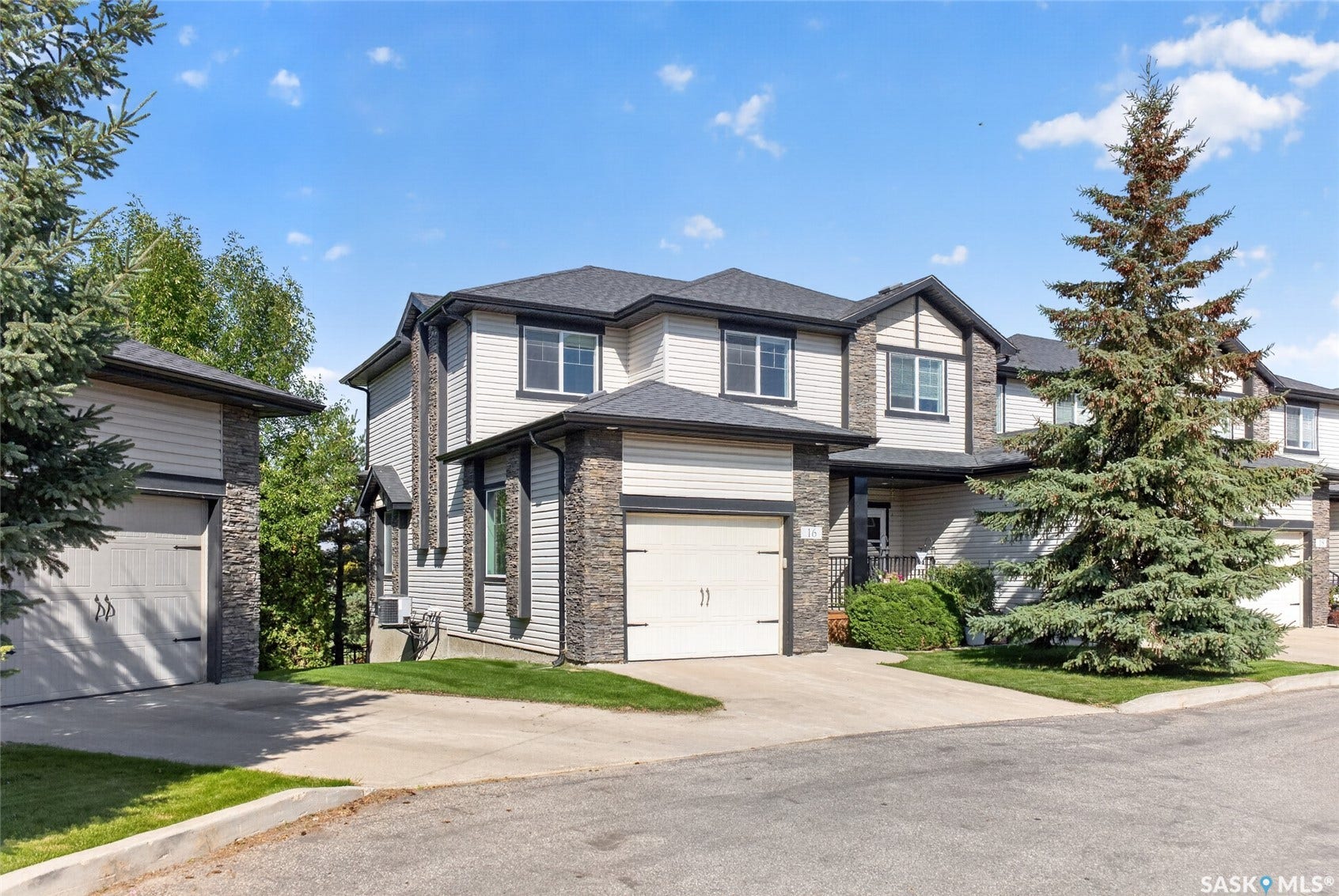 215 Hampton Green, #16, Saskatoon SK S7R 0G7