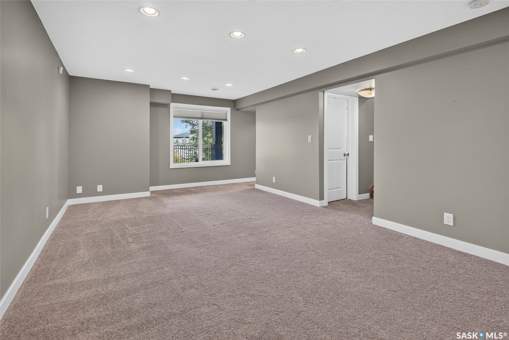 215 Hampton Green, #16, Saskatoon SK S7R 0G7