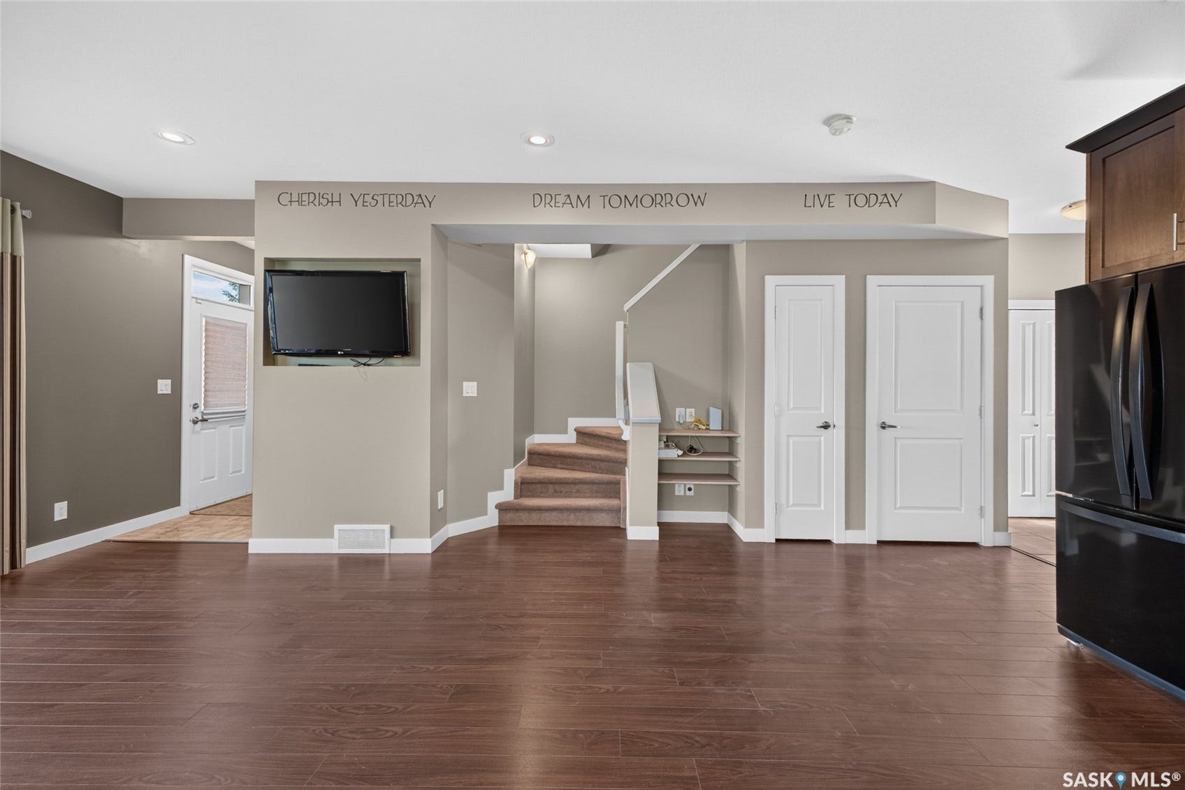 215 Hampton Green, #16, Saskatoon SK S7R 0G7
