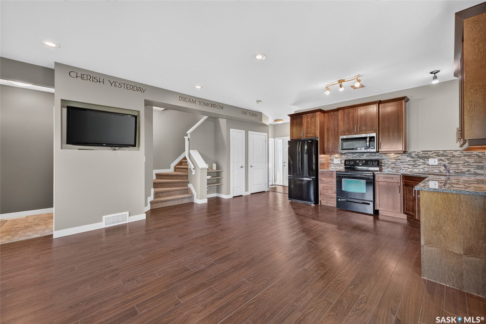 215 Hampton Green, #16, Saskatoon SK S7R 0G7