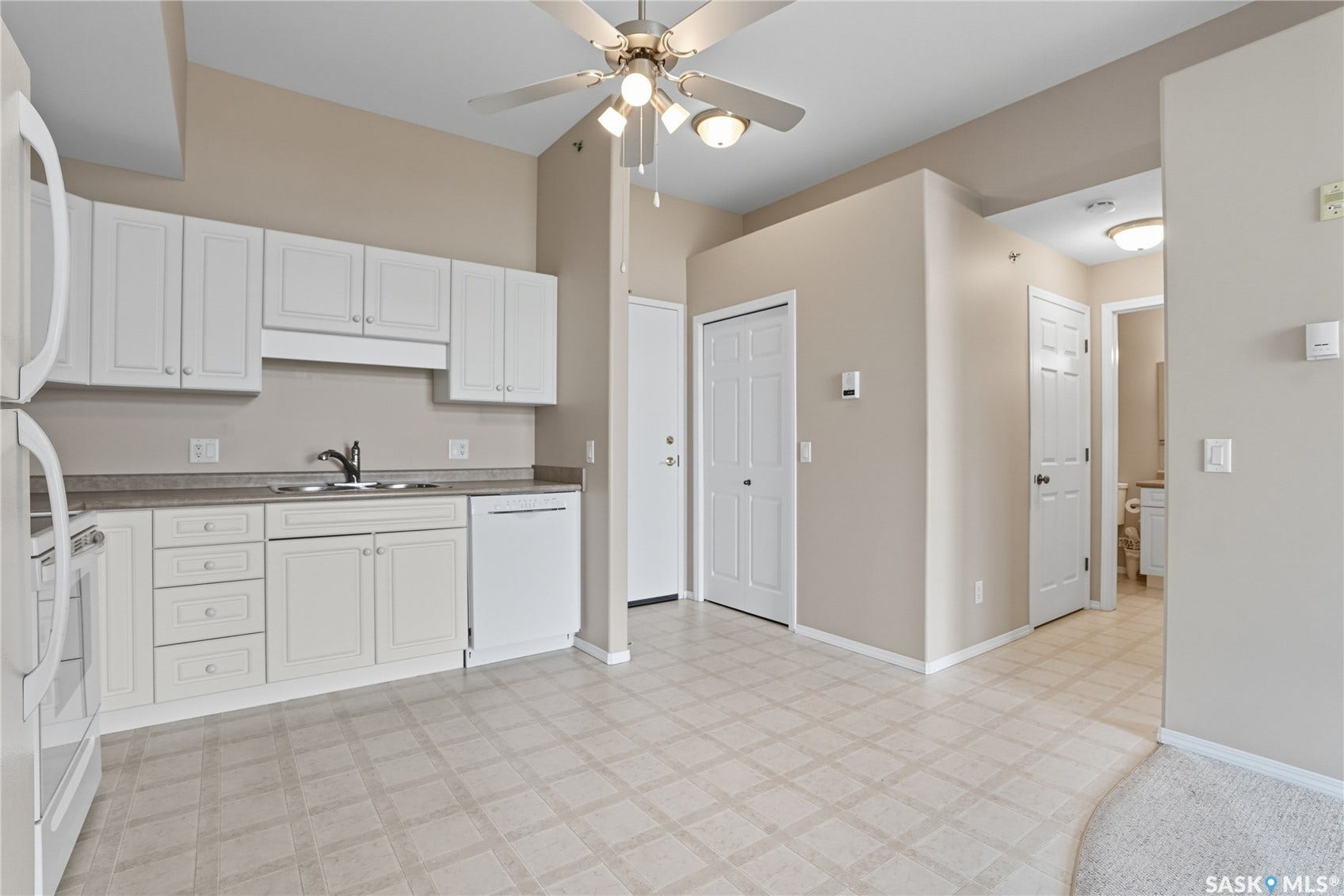 215 Lowe Road, #409, Saskatoon SK S7S 1N1