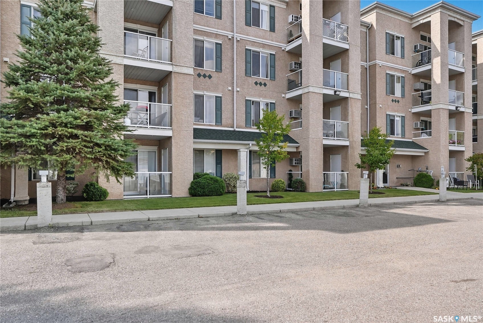 215 Lowe Road, #409, Saskatoon SK S7S 1N1