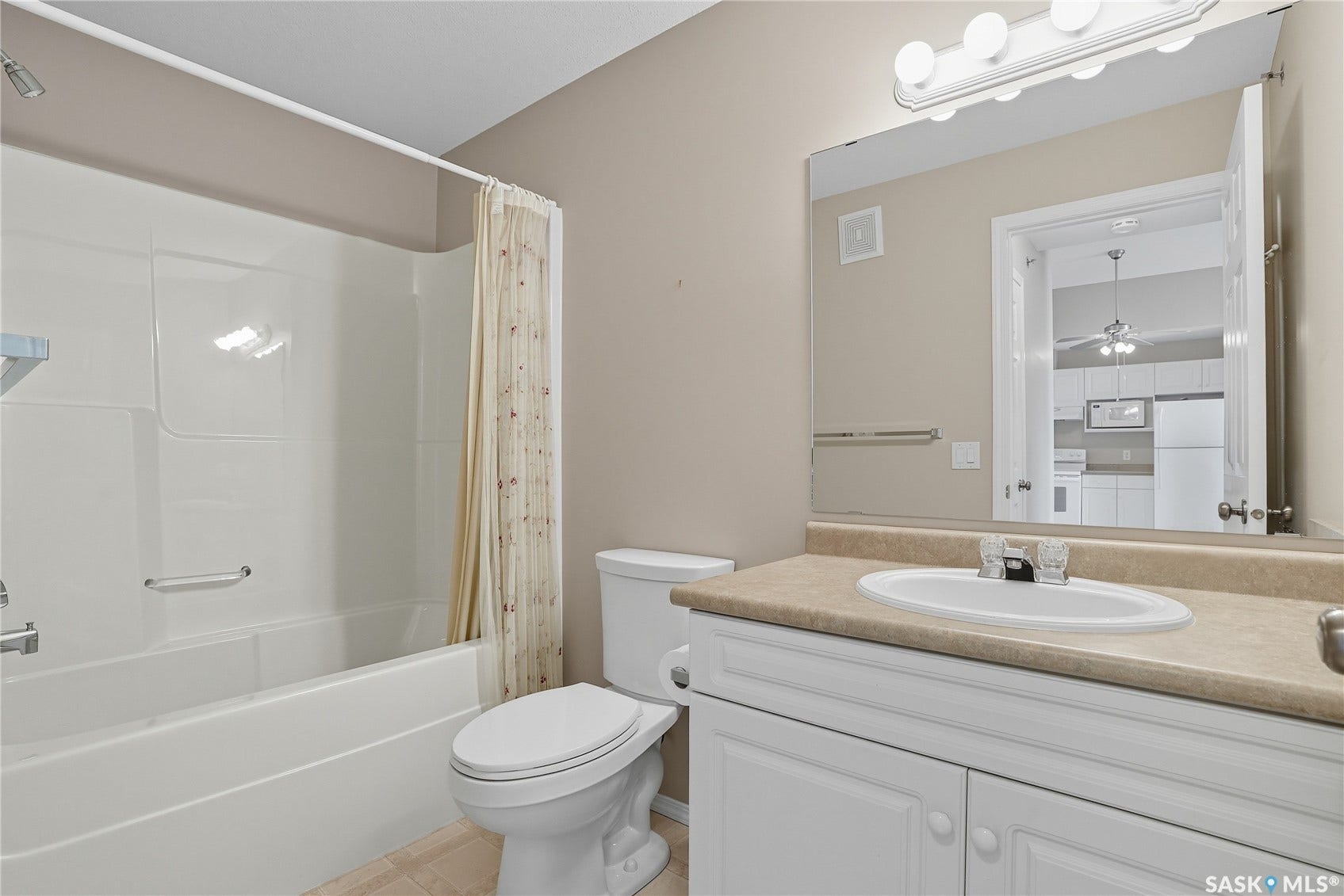 215 Lowe Road, #409, Saskatoon SK S7S 1N1