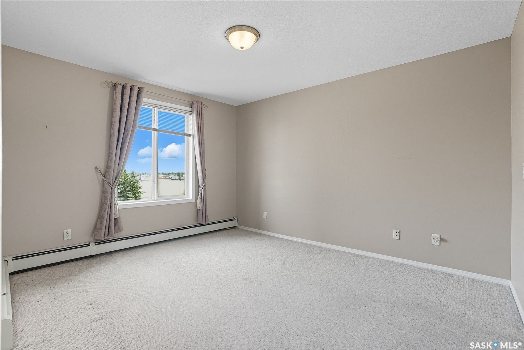 215 Lowe Road, #409, Saskatoon SK S7S 1N1