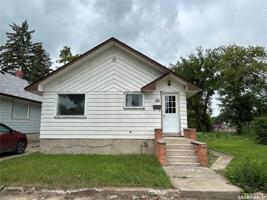 Property photo for 806 5th Avenue SW, Moose Jaw SK