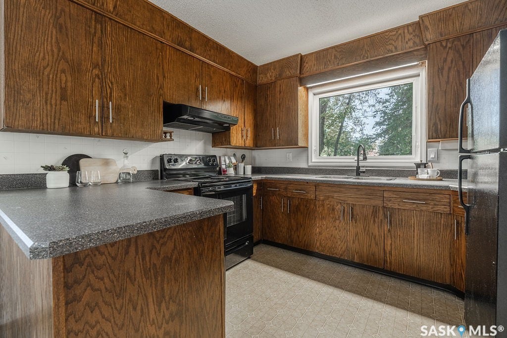 11 Moxon Crescent, Saskatoon SK S7H 3B8