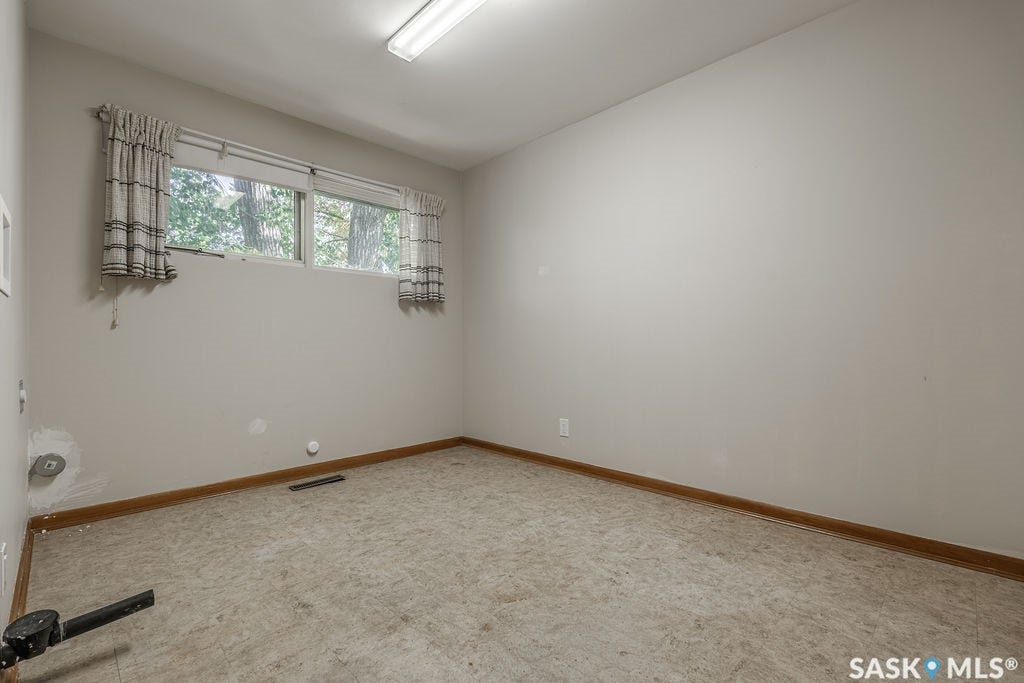 11 Moxon Crescent, Saskatoon SK S7H 3B8