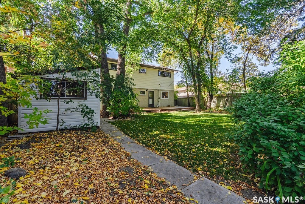 11 Moxon Crescent, Saskatoon SK S7H 3B8