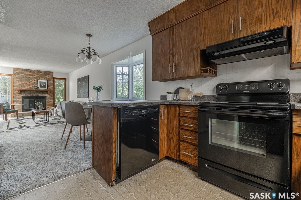 11 Moxon Crescent, Saskatoon SK S7H 3B8