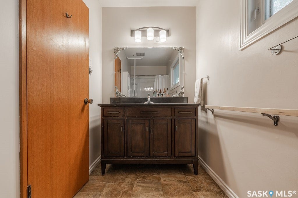 11 Moxon Crescent, Saskatoon SK S7H 3B8