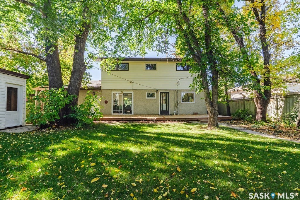 11 Moxon Crescent, Saskatoon SK S7H 3B8