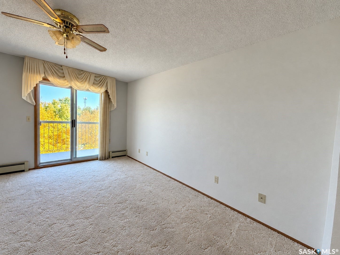 305 1st Street W, #301, Rosetown SK S0L 2V0 Neutral wall color with textured ceiling and a ceiling fan light fixture