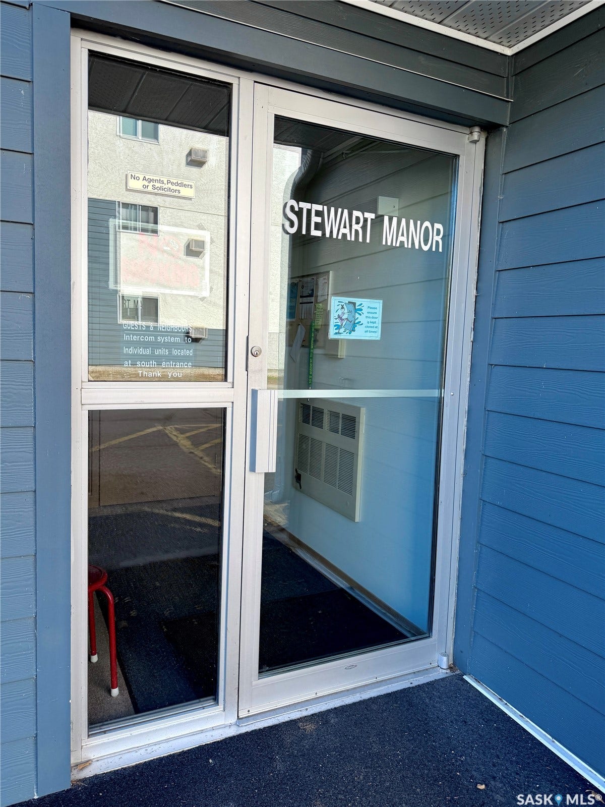 305 1st Street W, #301, Rosetown SK S0L 2V0 Entry with aluminum-framed glass door and sidelight, featuring exterior siding