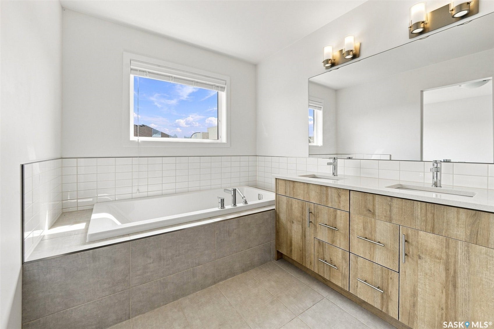 3043 Brighton Common, Saskatoon SK S7V 0Z5