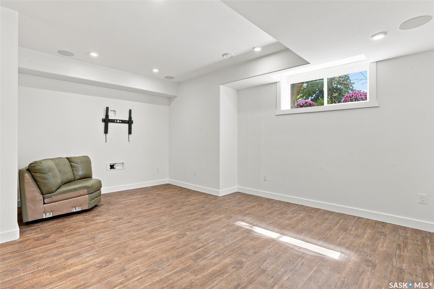 1019A 10TH Street E, Saskatoon SK S7H 0H8