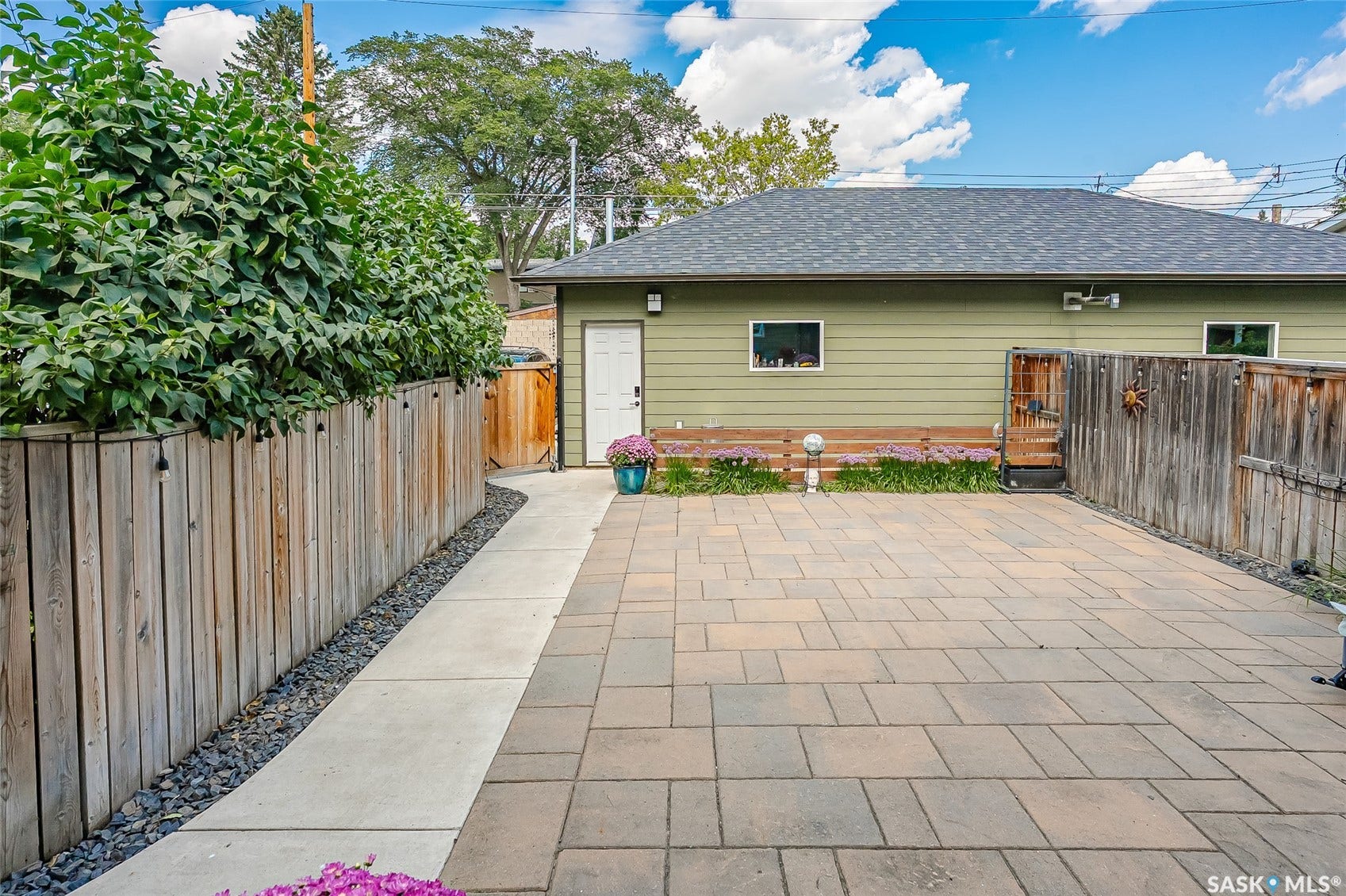 1019A 10TH Street E, Saskatoon SK S7H 0H8