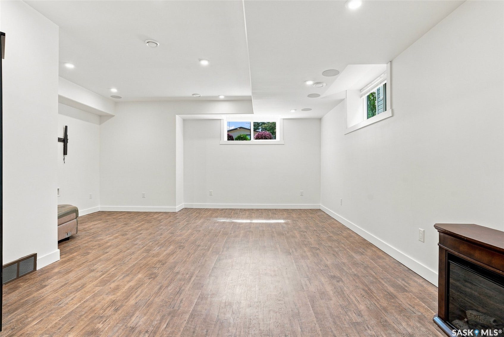 1019A 10TH Street E, Saskatoon SK S7H 0H8