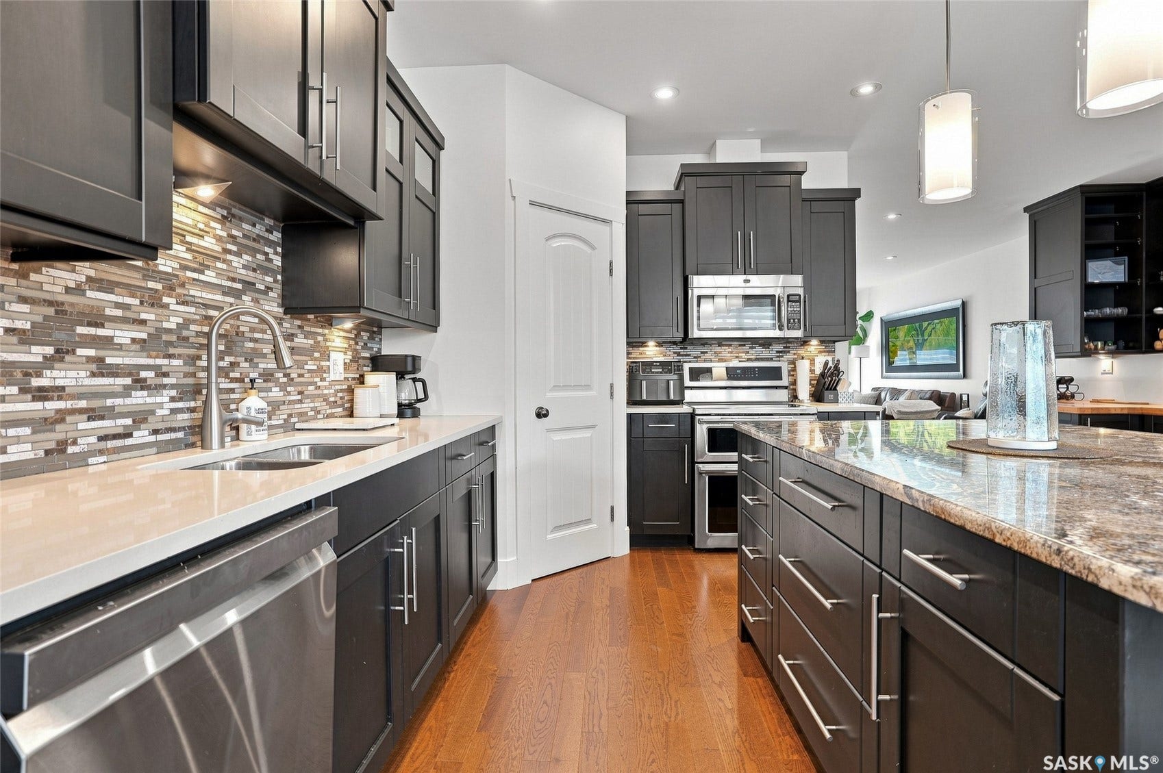 1019A 10TH Street E, Saskatoon SK S7H 0H8
