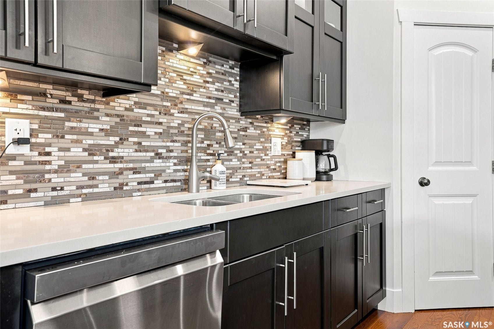 1019A 10TH Street E, Saskatoon SK S7H 0H8
