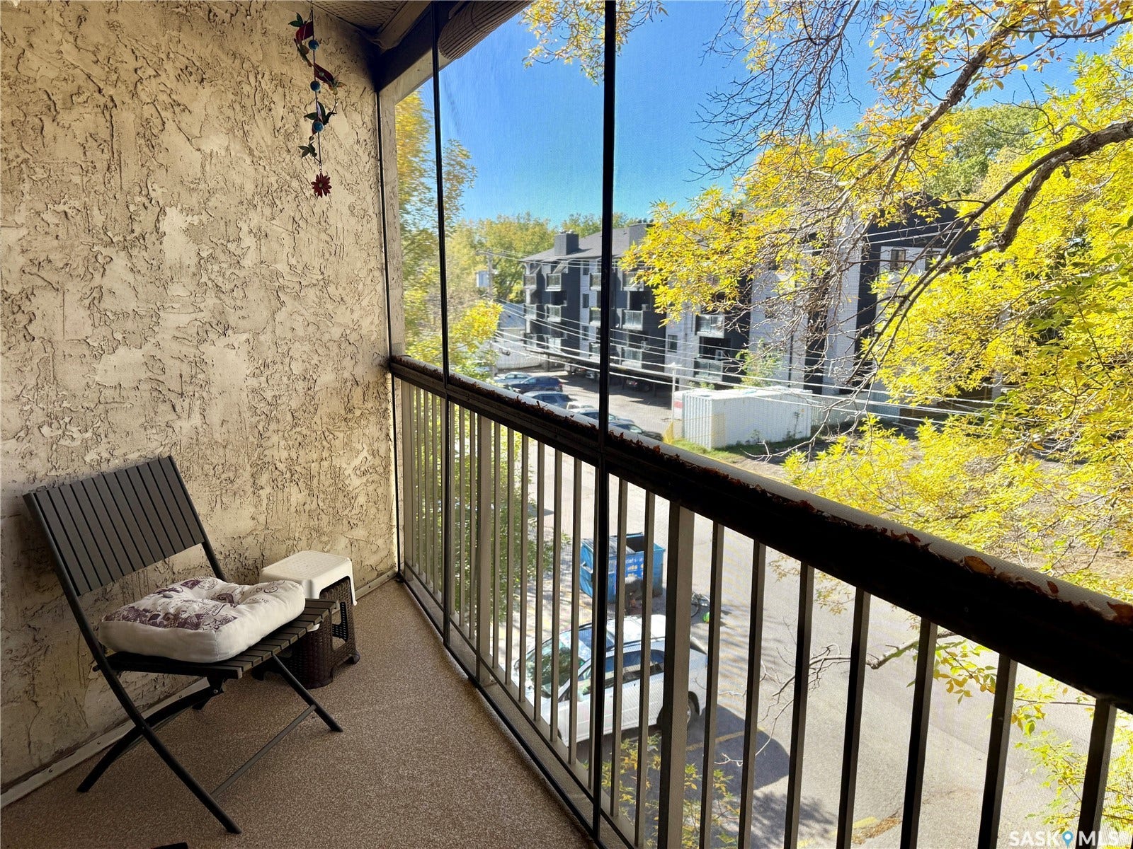 Quiet balcony area