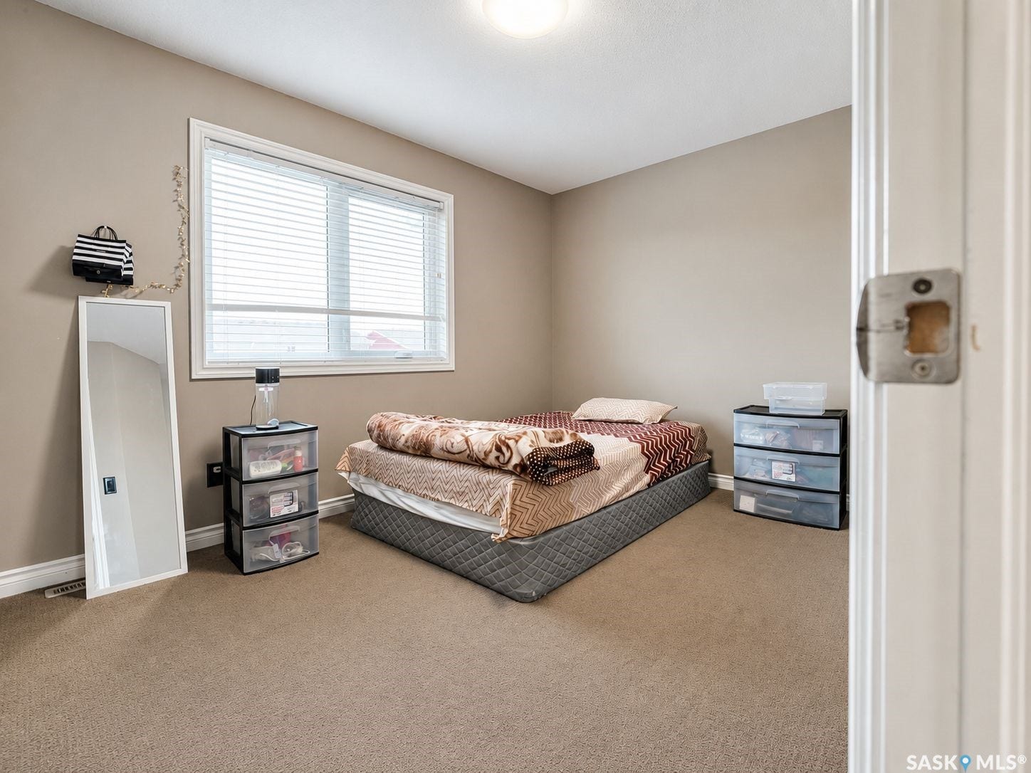 Recessed lighting, neutral paint palette, window with white blinds, and carpeted flooring