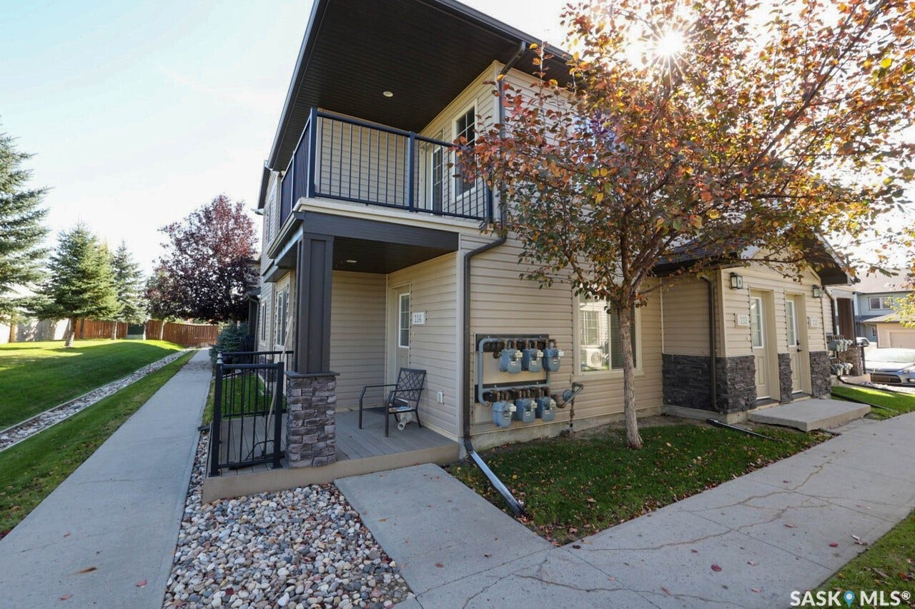 Two-story exterior balcony