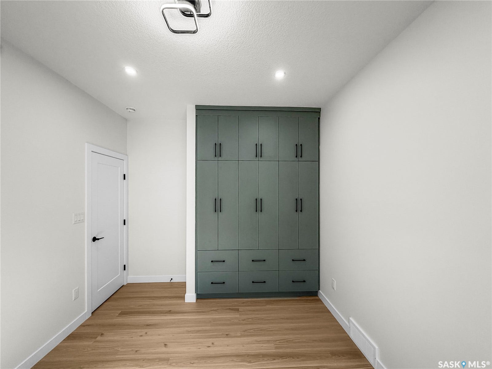 859 Nightingale Road, Saskatoon SK S7L 7R5