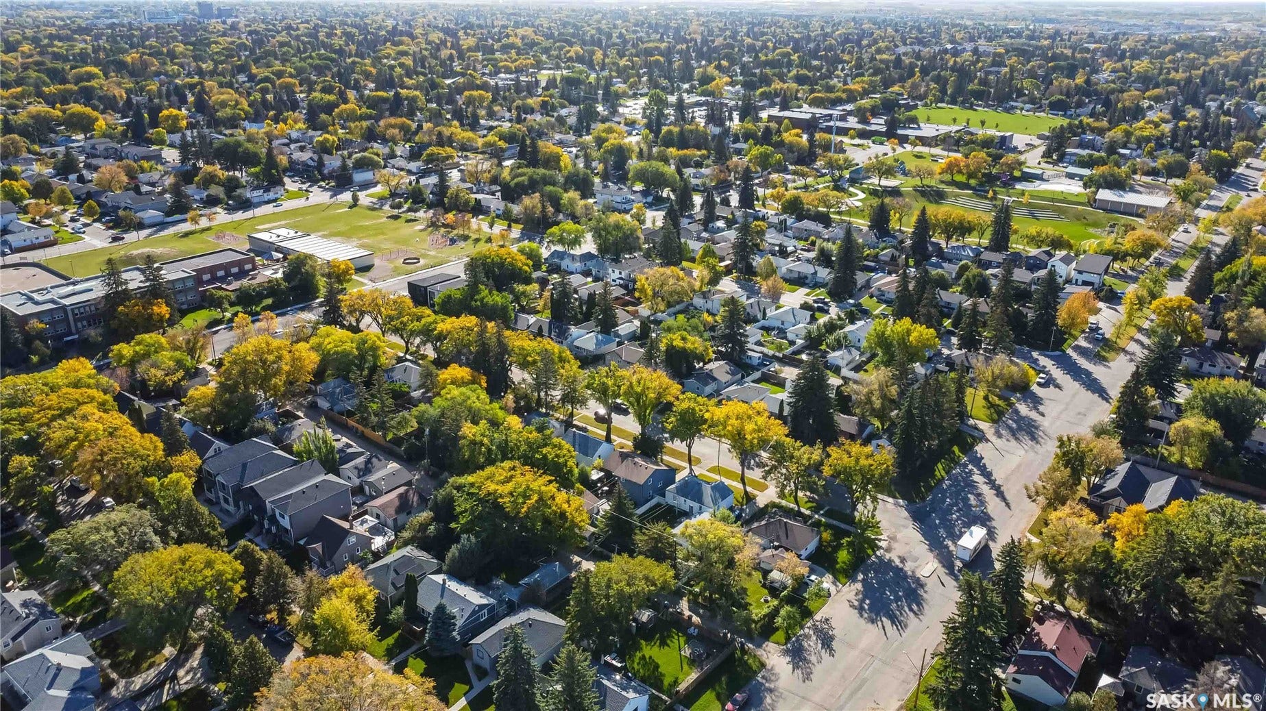 738 4th Street E, Saskatoon SK S7H 1K2