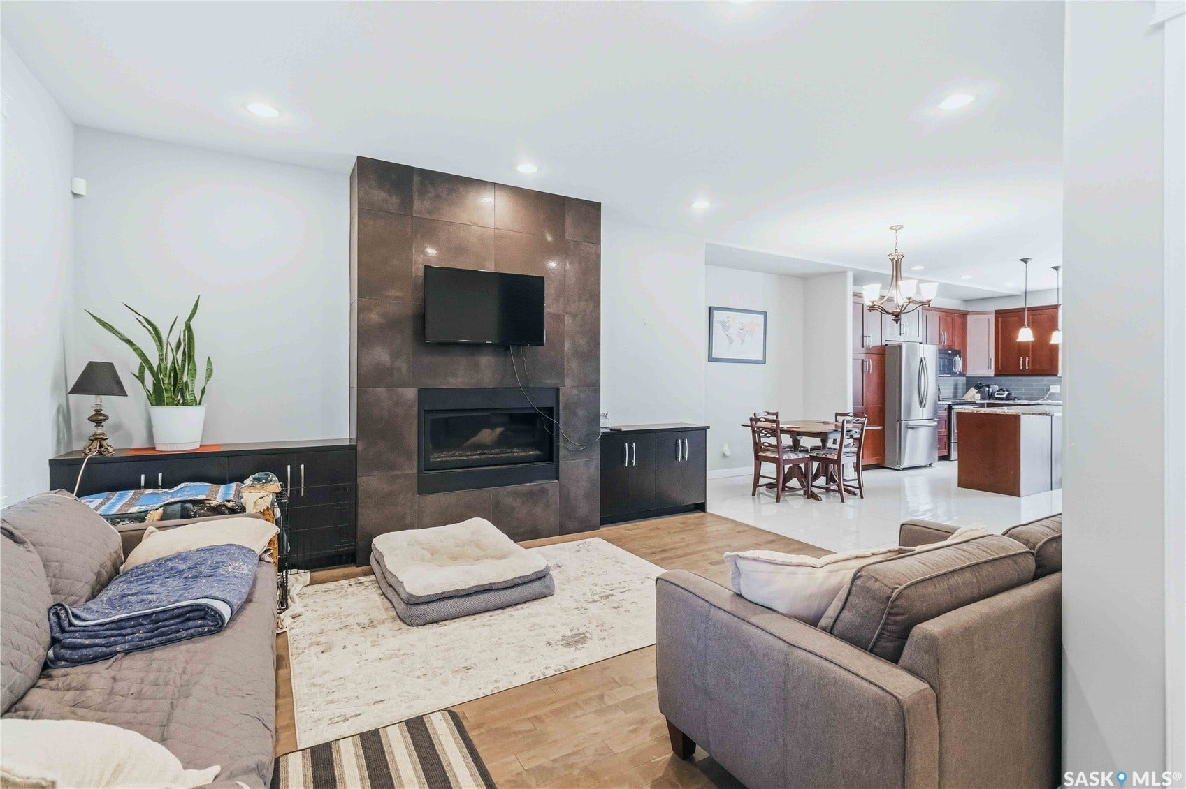 738 4th Street E, Saskatoon SK S7H 1K2