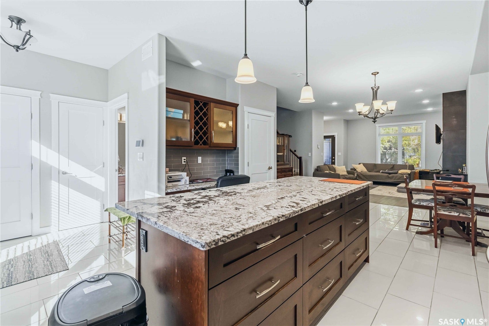 738 4th Street E, Saskatoon SK S7H 1K2