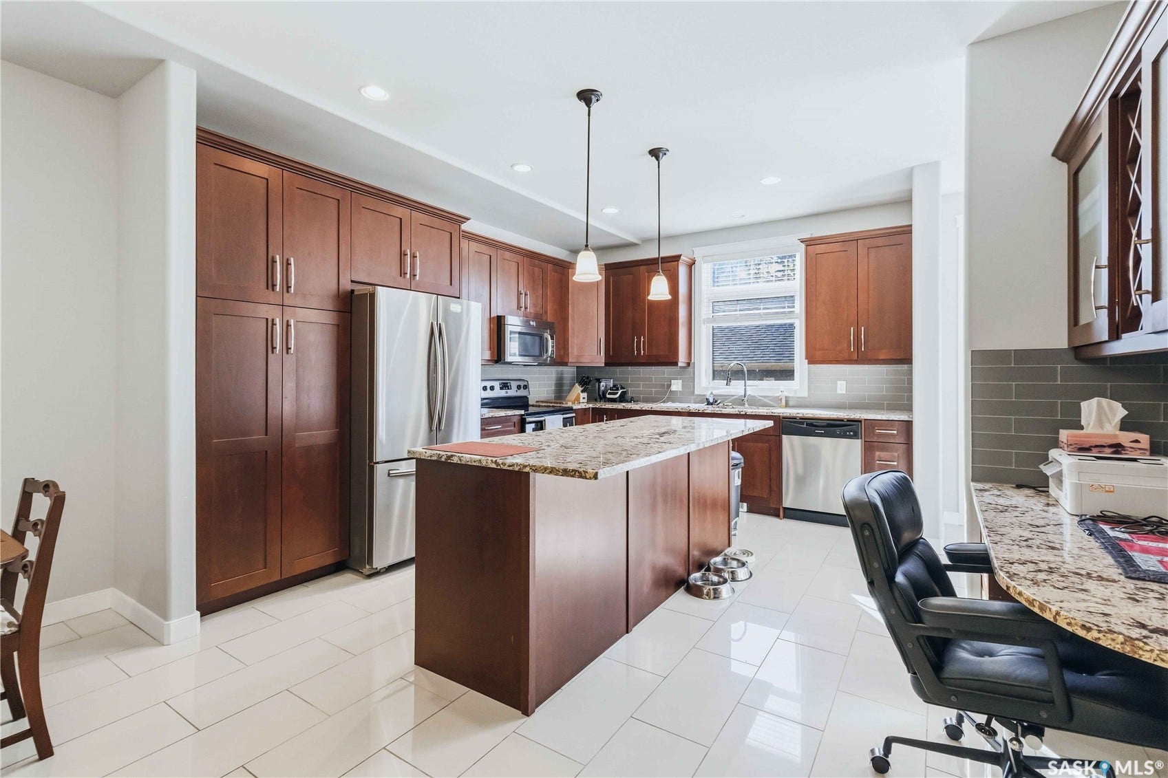 738 4th Street E, Saskatoon SK S7H 1K2