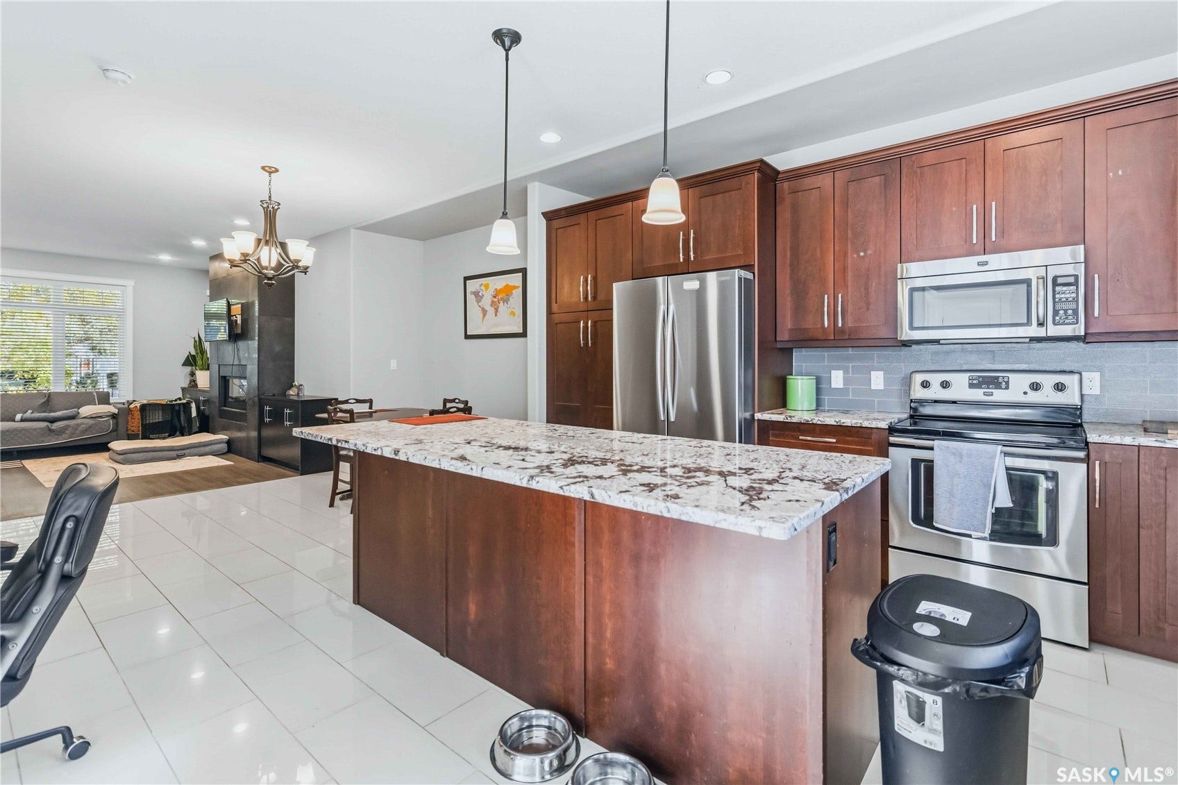 738 4th Street E, Saskatoon SK S7H 1K2