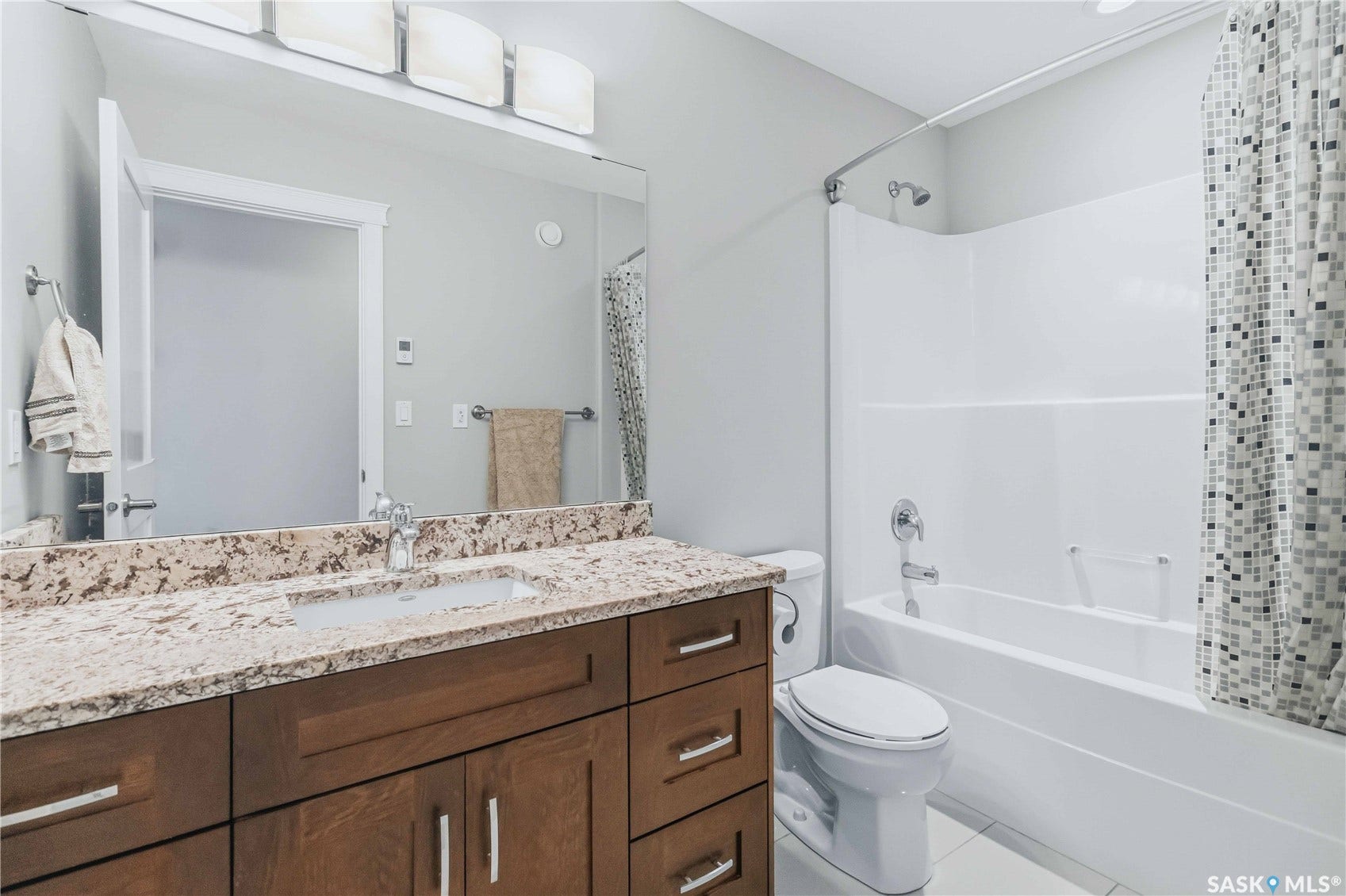 738 4th Street E, Saskatoon SK S7H 1K2