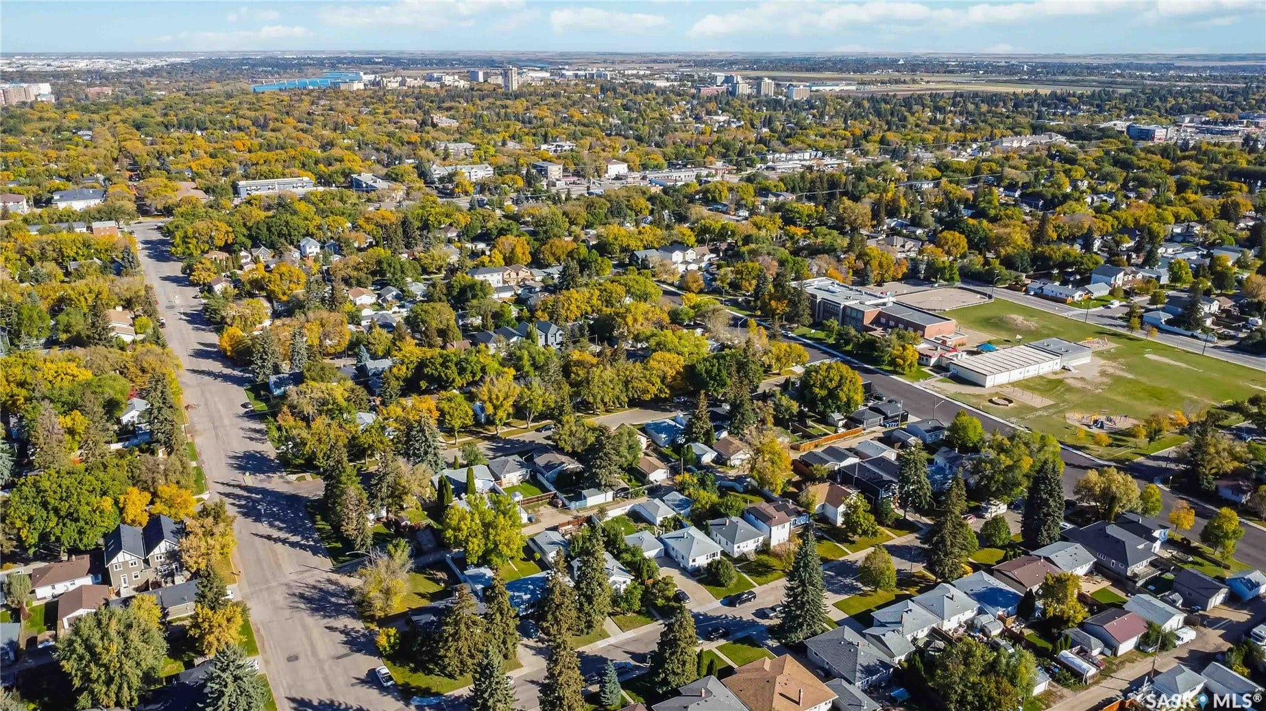 738 4th Street E, Saskatoon SK S7H 1K2